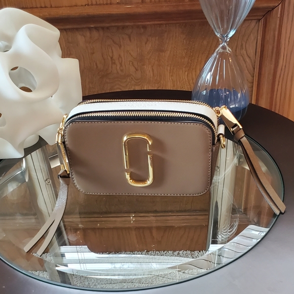 Marc Jacobs Snapshot Cluth is Gray - Picture 2 of 7